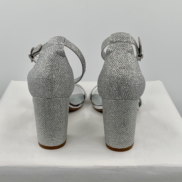 NWT Bandolino Women’s Armory Ankle Strap Silver Sandals Shoes - Picture 4 of 9